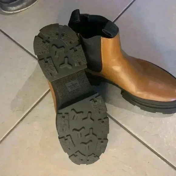 Zara Tan Black rubberized bottom boots size 39 - Picture 2 of 7